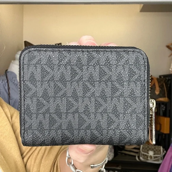 MICHAEL Michael Kors Compact Bifold Wallet with Zip Coin Pocket in Black/Gray - Picture 3 of 13